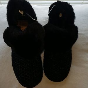 NWOT 2/$25 LongBay Home slippers size 9-10